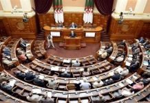 Le Sénat examinera demain le projet de révision de la constitution Le Sénat examinera demain le projet de révision de la constitution