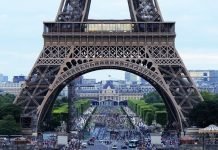 France : l’examen civique devient obligatoire pour certains titres de séjour France : Des députés réclament la régularisation des travailleurs sans papiers dans les "secteurs en tension"