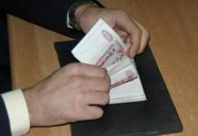 Le président Tebboune demande une revalorisation du salaire minimum et de l’allocation chômage