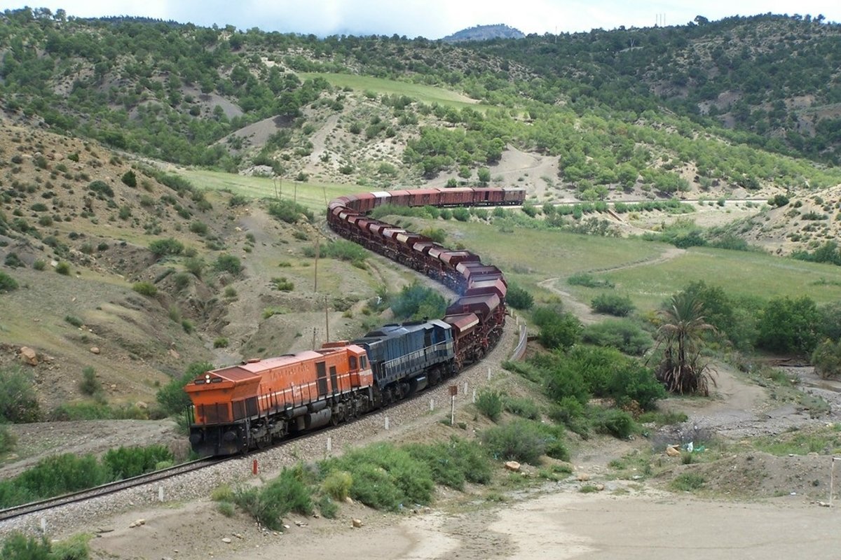 Un train de 2,2 km pour transporter le minerai de fer de Gara Djebilet