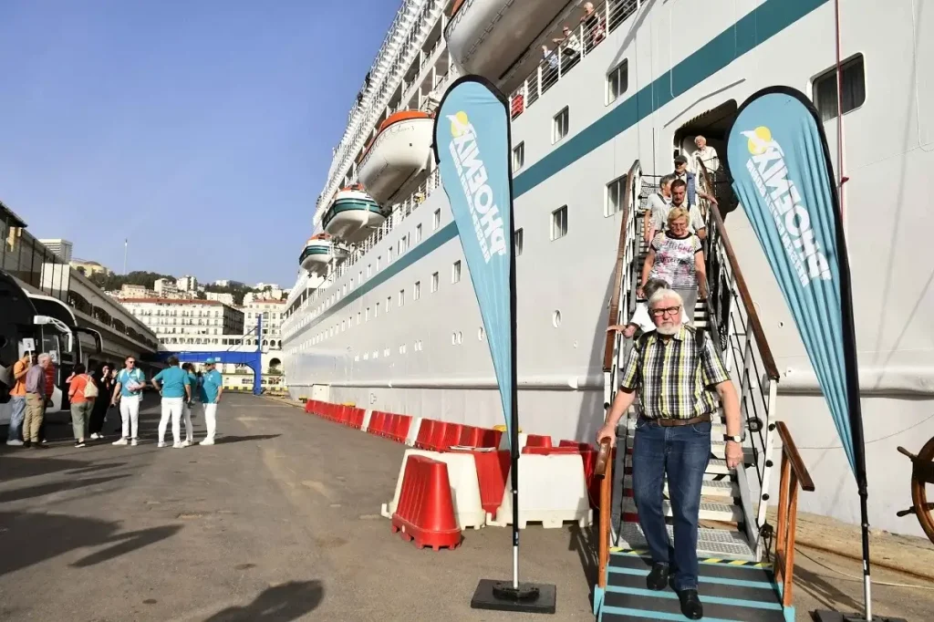 Le navire de croisière MS AMERA accoste au port d’Alger