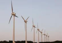 Algérie : Sonelgaz lance un appel d’offres pour deux fermes éoliennes de 100 MW chacune Après le solaire, l'Algérie étudie un projet pour produire 1.000 mégawatts d'énergie éolienne