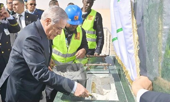 Larbaoui pose la première pierre du projet de réalisation de la nouvelle raffinerie de Hassi Messaoud