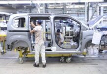 Le wali d’Oran visite les sites industriels de Fiat et Tosyali