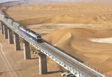 Le président Tebboune lance l’exploitation de la ligne ferroviaire Gara Djebilet–Tindouf–Béchar longue de 950 km