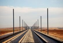 Ligne ferroviaire minière Gara Djebilet-Tindouf-Béchar : une délégation ministérielle entame une visite à Tindouf