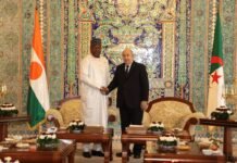 Le président Tebboune accueille le président du Niger à l’aéroport international d’Alger