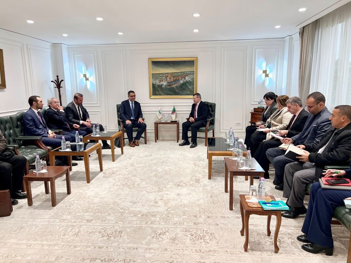 AAPI : réunion de travail pour le suivi du projet de valorisation du minerai de fer de Gara Djebilet