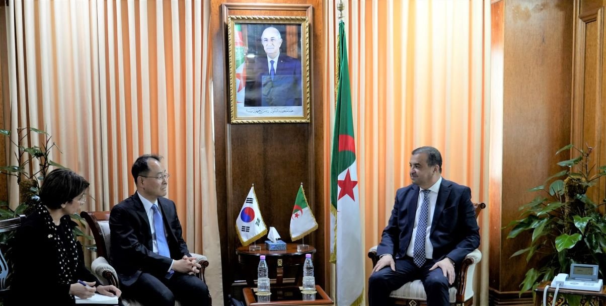 Algérie : Arkab discute investissements et approvisionnement énergétique avec la Corée du Sud et la Jordanie