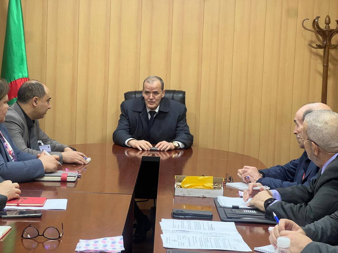 Commerce extérieur : Rezig préside une réunion avec une délégation de l’Abef