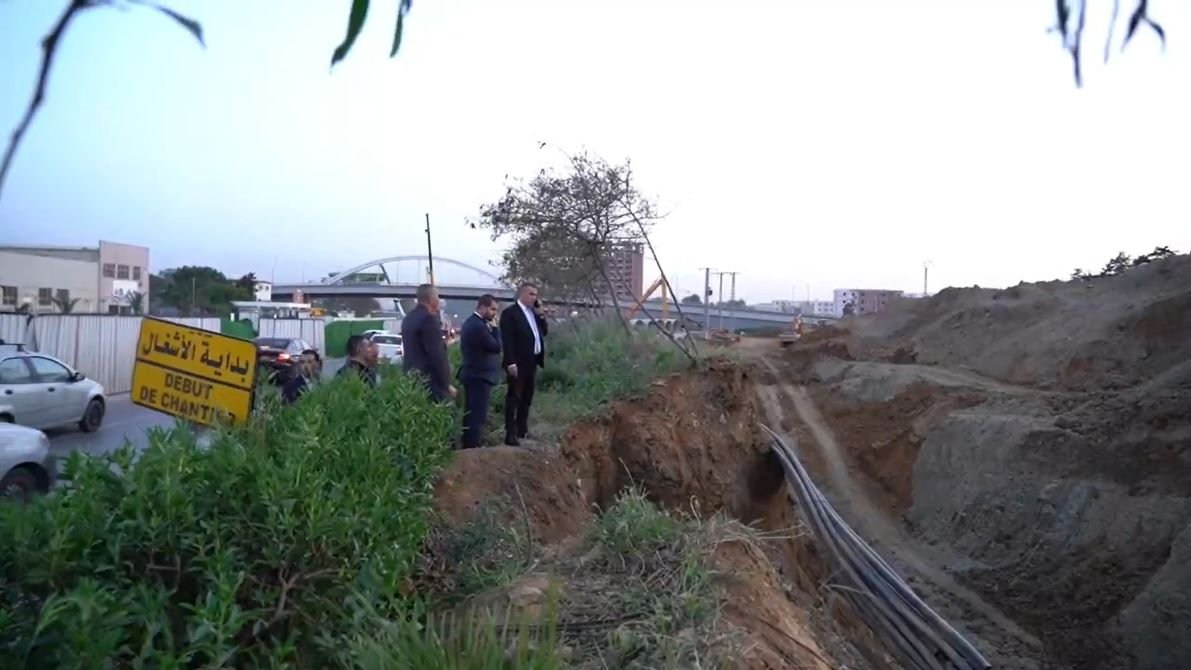 Alger : Zerrouki s’enquiert à Chéraga des travaux de réparation du réseau de fibre optique endommagé suite à un acte de vandalisme