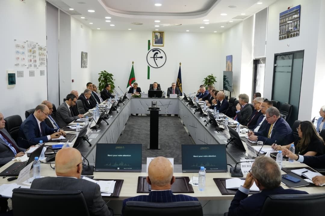 Banque d’Algérie : réunion avec les banques commerciales autour de l’inclusion financière et de la modernisation du système bancaire