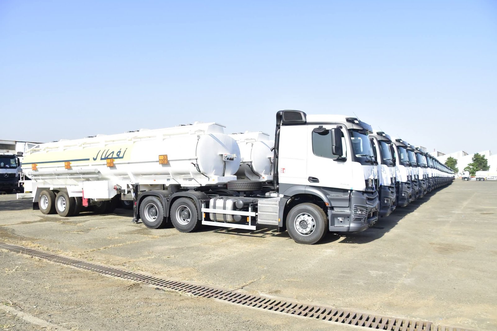 Naftal reçoit 100 camions-citernes produits en Algérie