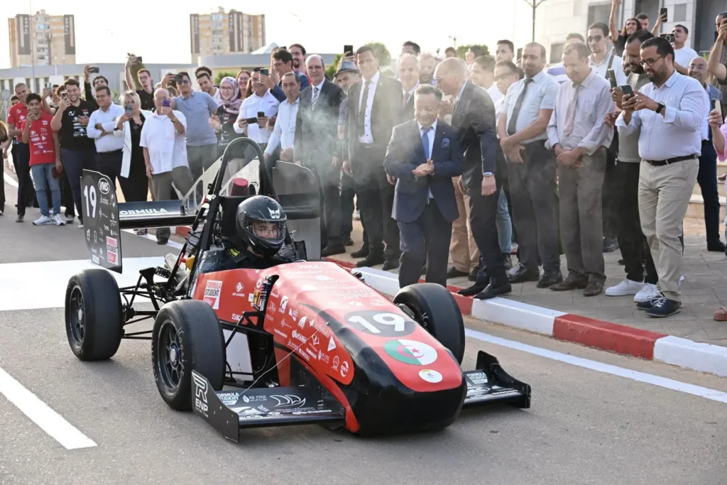 Formula Student UK 2026 : Baddari distingue les étudiants lauréats