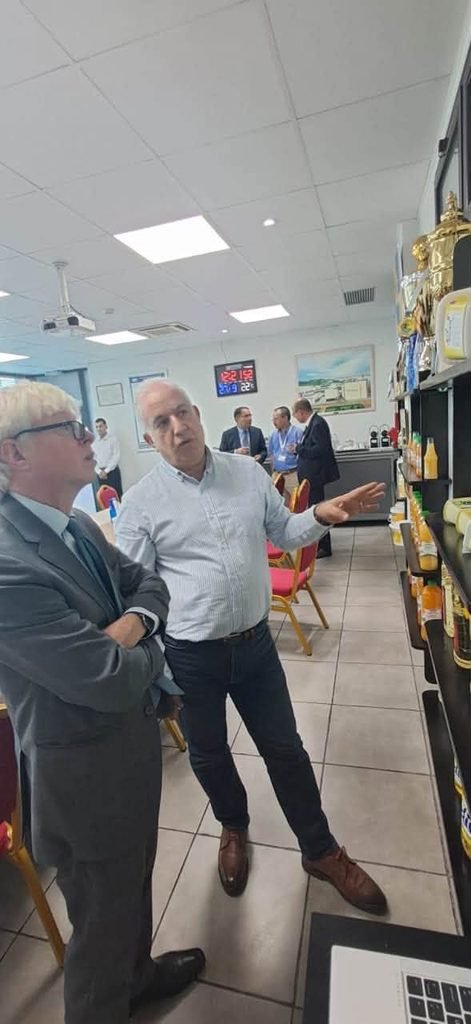 Algérie : L'ambassadeur du Royaume-Uni visite le complexe industriel de Cevital